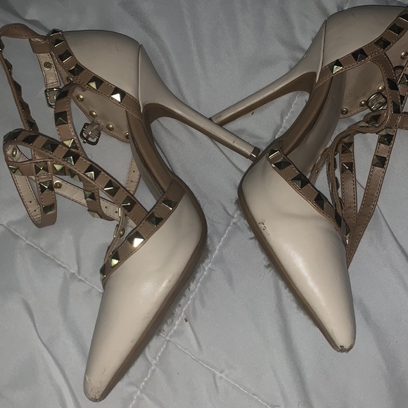 Heels, studded, beige and tan - Picture 2 of 3
